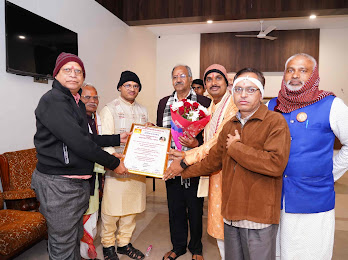  माननीय श्रीवृजमोहनअग्रवाल-महोदयानां  सम्मानम्  अभिनन्दनम्